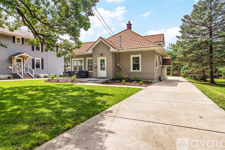 Lemont House: 724 Warner Ave