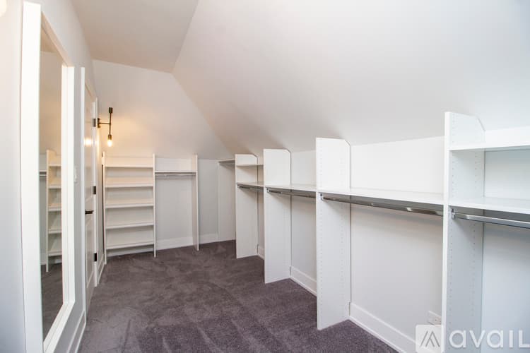 Lemont House: 724 Warner Ave