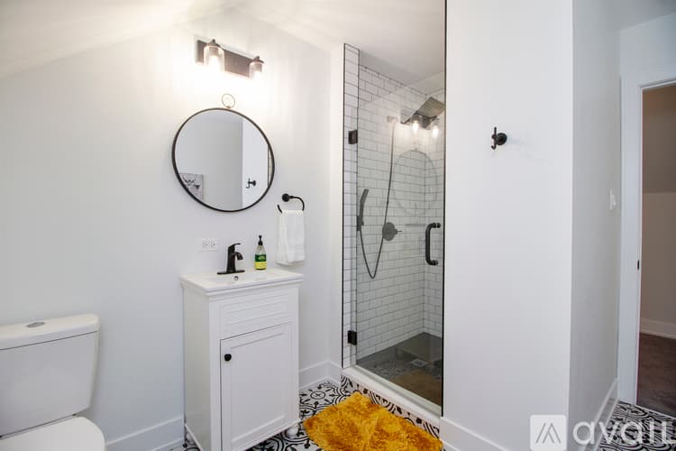 Lemont House: 724 Warner Ave