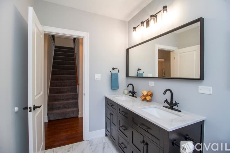 Lemont House: 724 Warner Ave