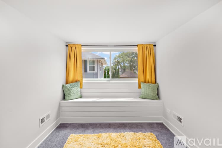 Lemont House: 724 Warner Ave