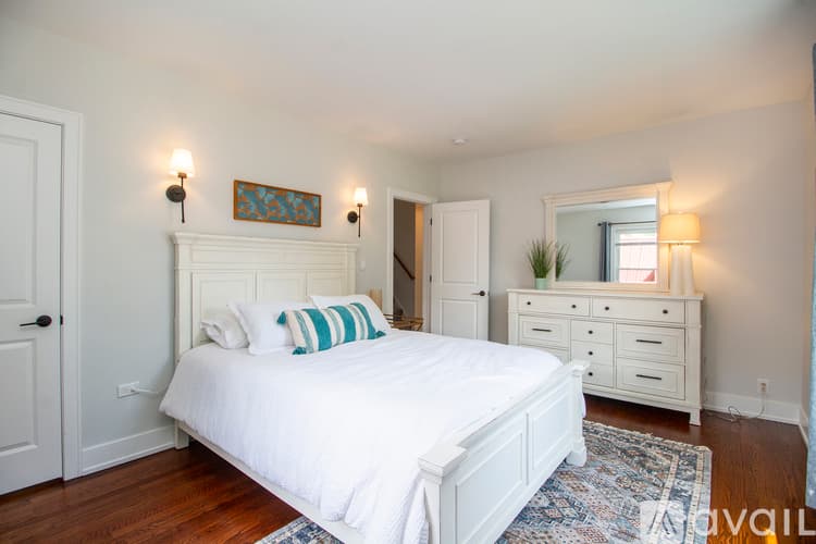 Lemont House: 724 Warner Ave