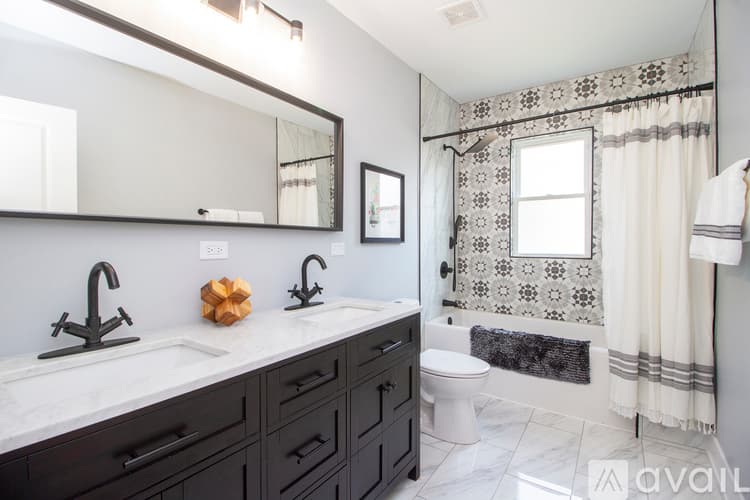 Lemont House: 724 Warner Ave