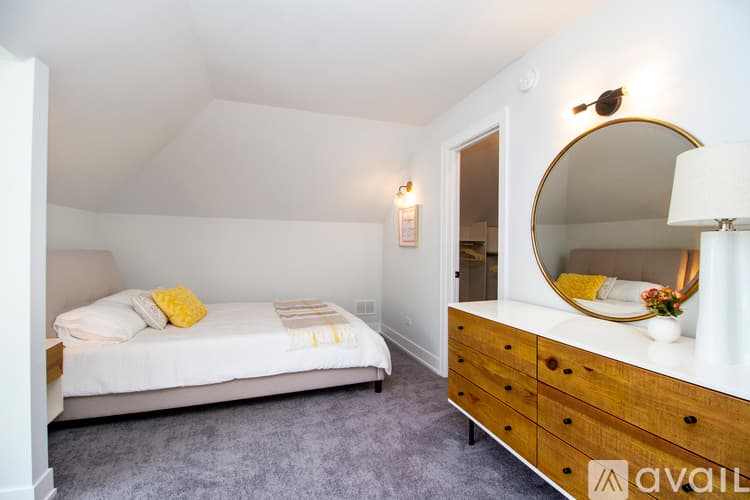 Lemont House: 724 Warner Ave