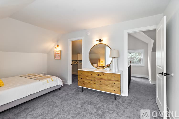 Lemont House: 724 Warner Ave