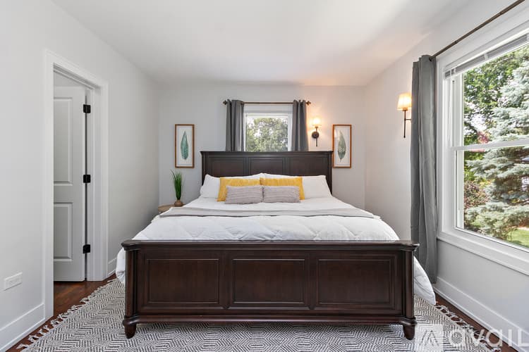 Lemont House: 724 Warner Ave