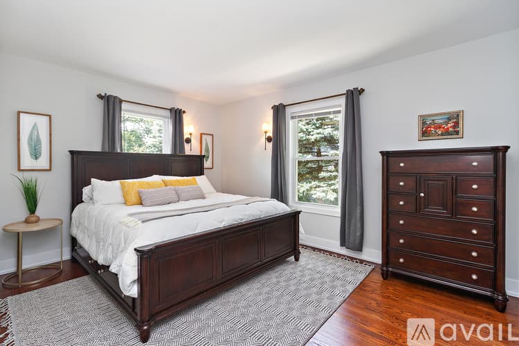 Lemont House: 724 Warner Ave