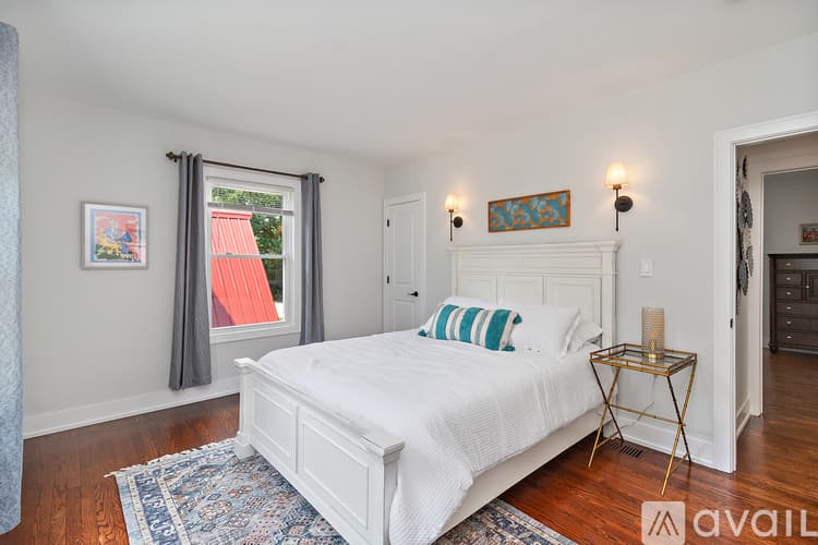 Lemont House: 724 Warner Ave