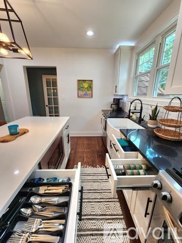 Lemont House: 724 Warner Ave