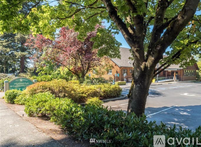 Bellevue Condo: 705 143rd Avenue Northeast