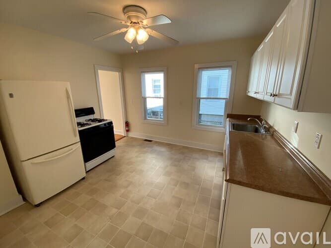 Bridgeport Apartment: 536 Midland St