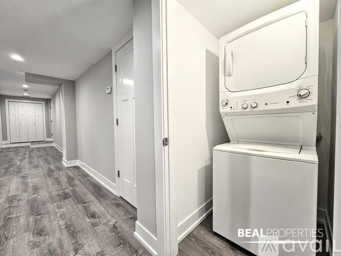 Evanston Apartment: 1143 Maple Ave
