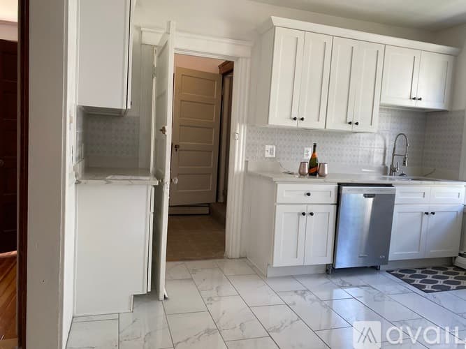 Providence House: 24 Huxley Ave
