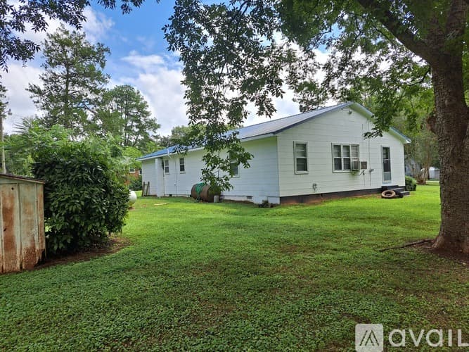 Warrenton Apartment: 136 Dowtin St