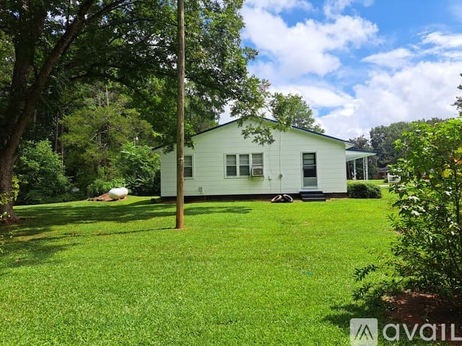 Warrenton Apartment: 136 Dowtin St