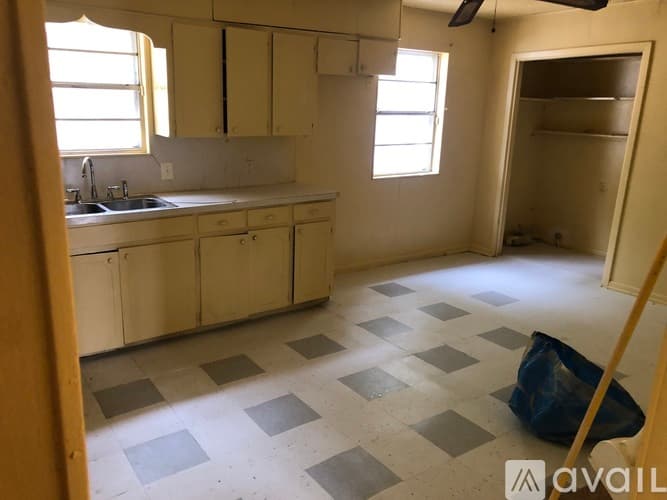North Little Rock House: 1321 W 57th St