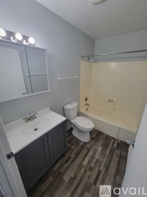La Crosse Apartment: 1722 La Cres St