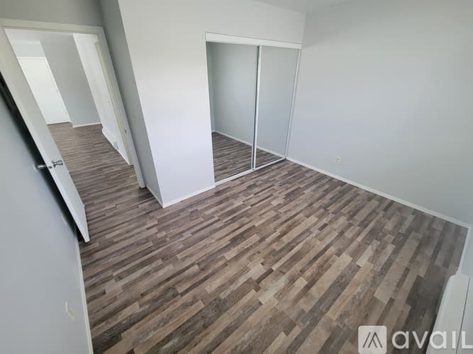 La Crosse Apartment: 1722 La Cres St