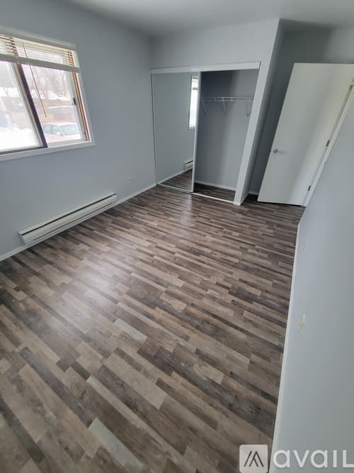La Crosse Apartment: 1722 La Cres St