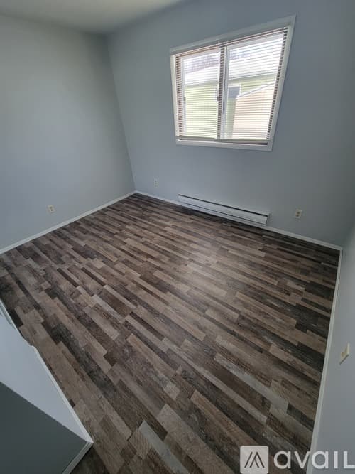 La Crosse Apartment: 1722 La Cres St