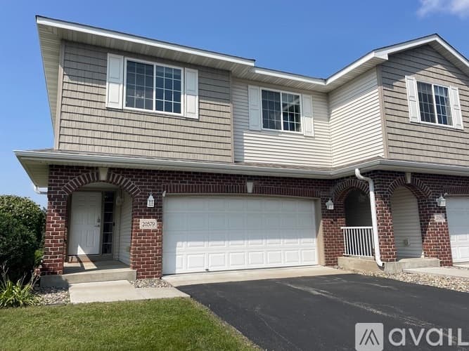 Lakeville Townhome: 20579 Hampshire Way