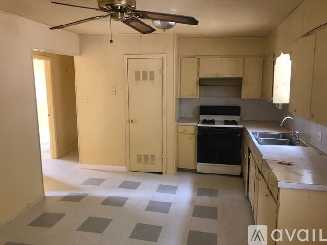 North Little Rock House: 1321 W 57th St