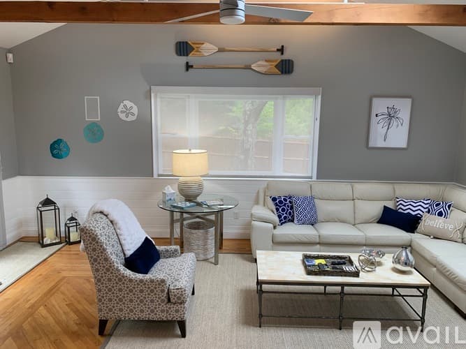 Mashpee House: 35 Carter Lane