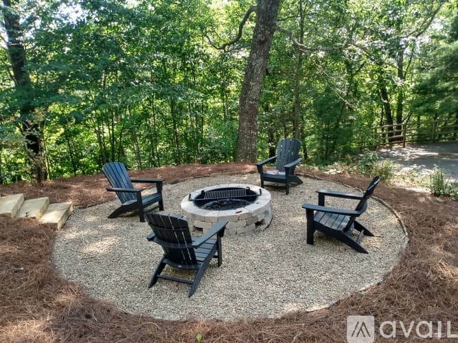 Dillard House: 355 Saddleback Cir