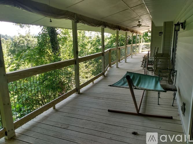 Dillard House: 355 Saddleback Cir