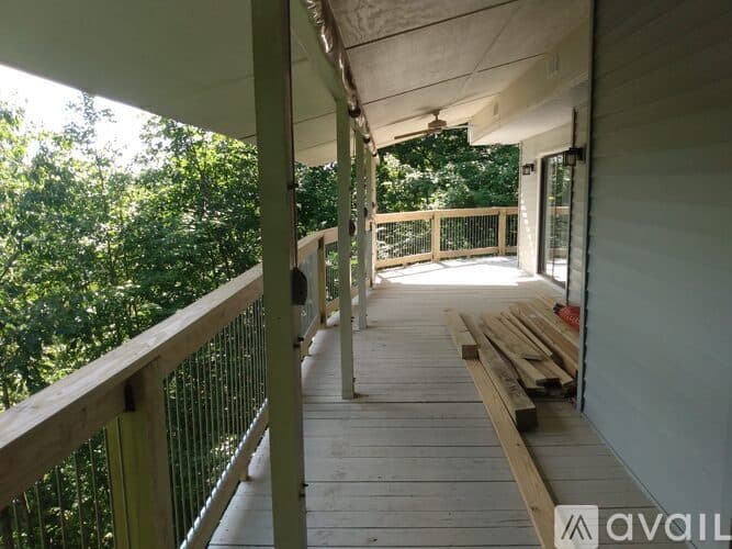 Dillard House: 355 Saddleback Cir