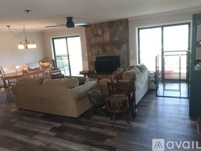 Dillard House: 355 Saddleback Cir
