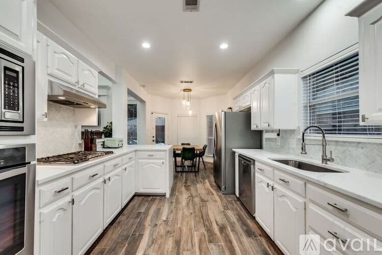 Haltom City House: 3933 Wisteria Ln