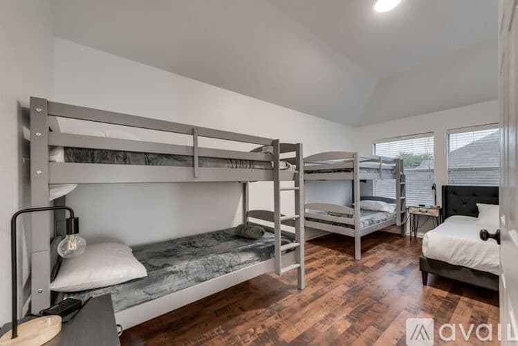 Haltom City House: 3933 Wisteria Ln