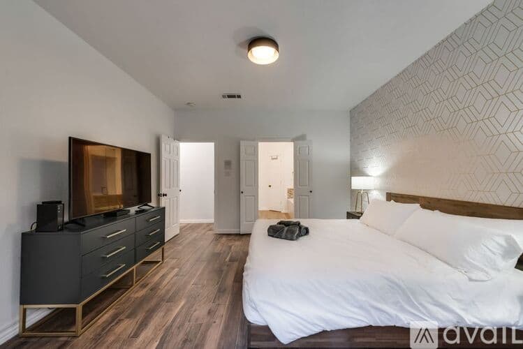 Haltom City House: 3933 Wisteria Ln