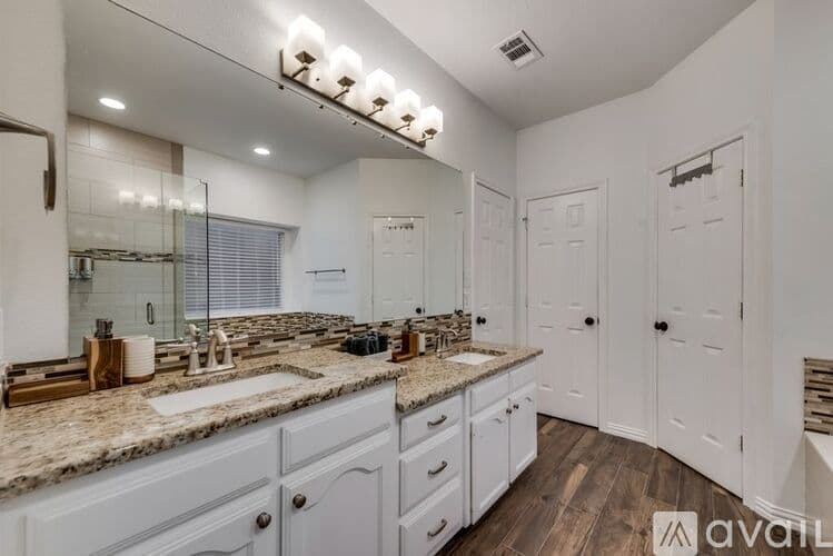 Haltom City House: 3933 Wisteria Ln