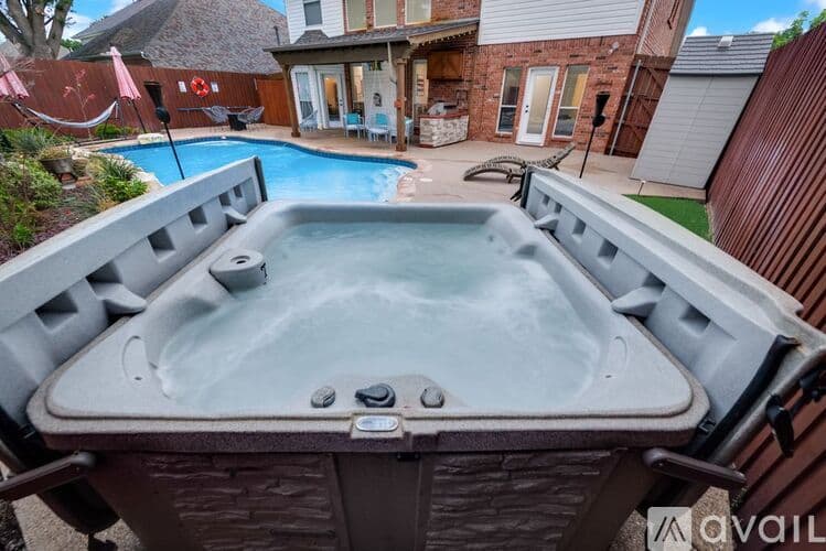 Haltom City House: 3933 Wisteria Ln