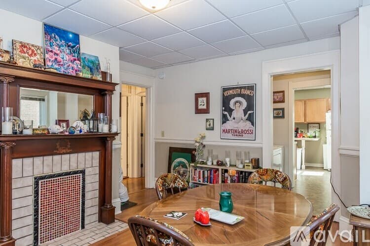 Madison Apartment: 139 E Johnson St