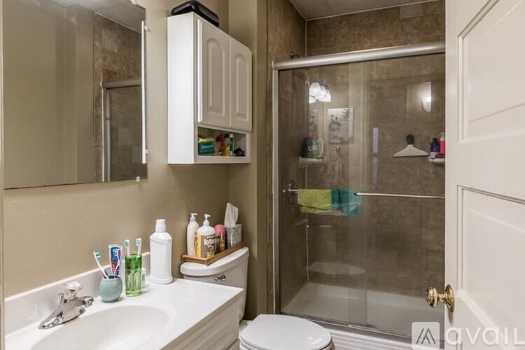 Madison Apartment: 139 E Johnson St