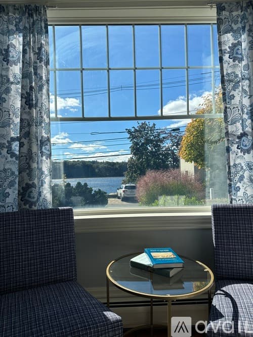 Amesbury Townhome: 452 Main Street