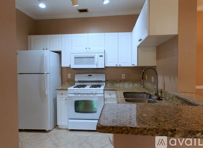 Clearwater Apartment: 2732 Via Murano