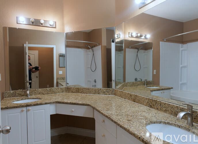 Clearwater Apartment: 2732 Via Murano
