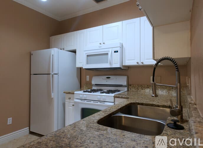Clearwater Apartment: 2732 Via Murano