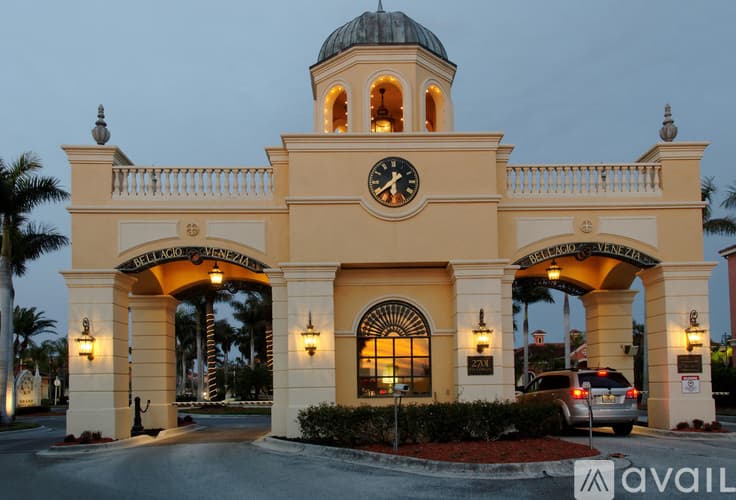 Clearwater Apartment: 2732 Via Murano
