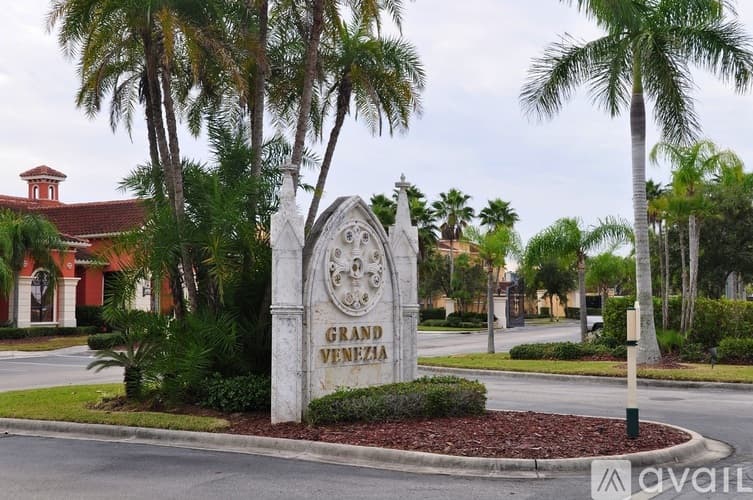 Clearwater Apartment: 2732 Via Murano