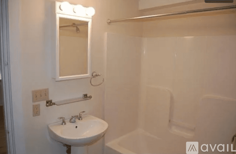Stratham Apartment: 201 Portsmouth Ave