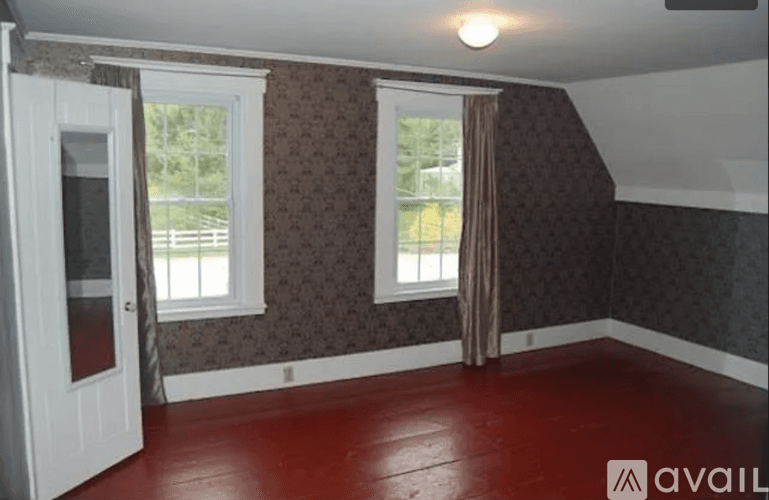 Stratham Apartment: 201 Portsmouth Ave