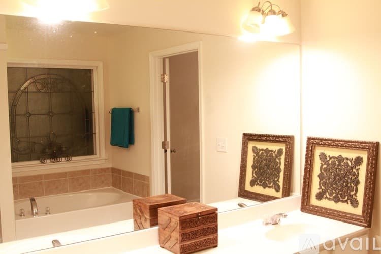 Suwanee House: 8230 Norwich Place