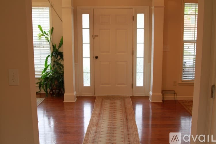 Suwanee House: 8230 Norwich Place