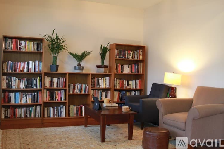 Suwanee House: 8230 Norwich Place