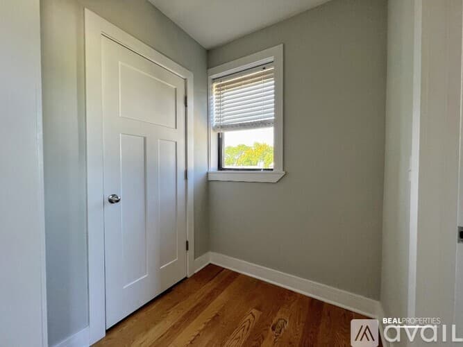 Chicago Apartment: 4546 N Damen Ave